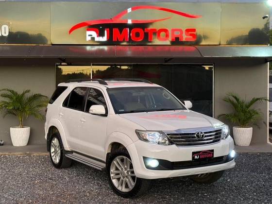 TOYOTA HILUX 2.7 SR 4X2 CD 16V FLEX 4P AUTOMÁTICO
